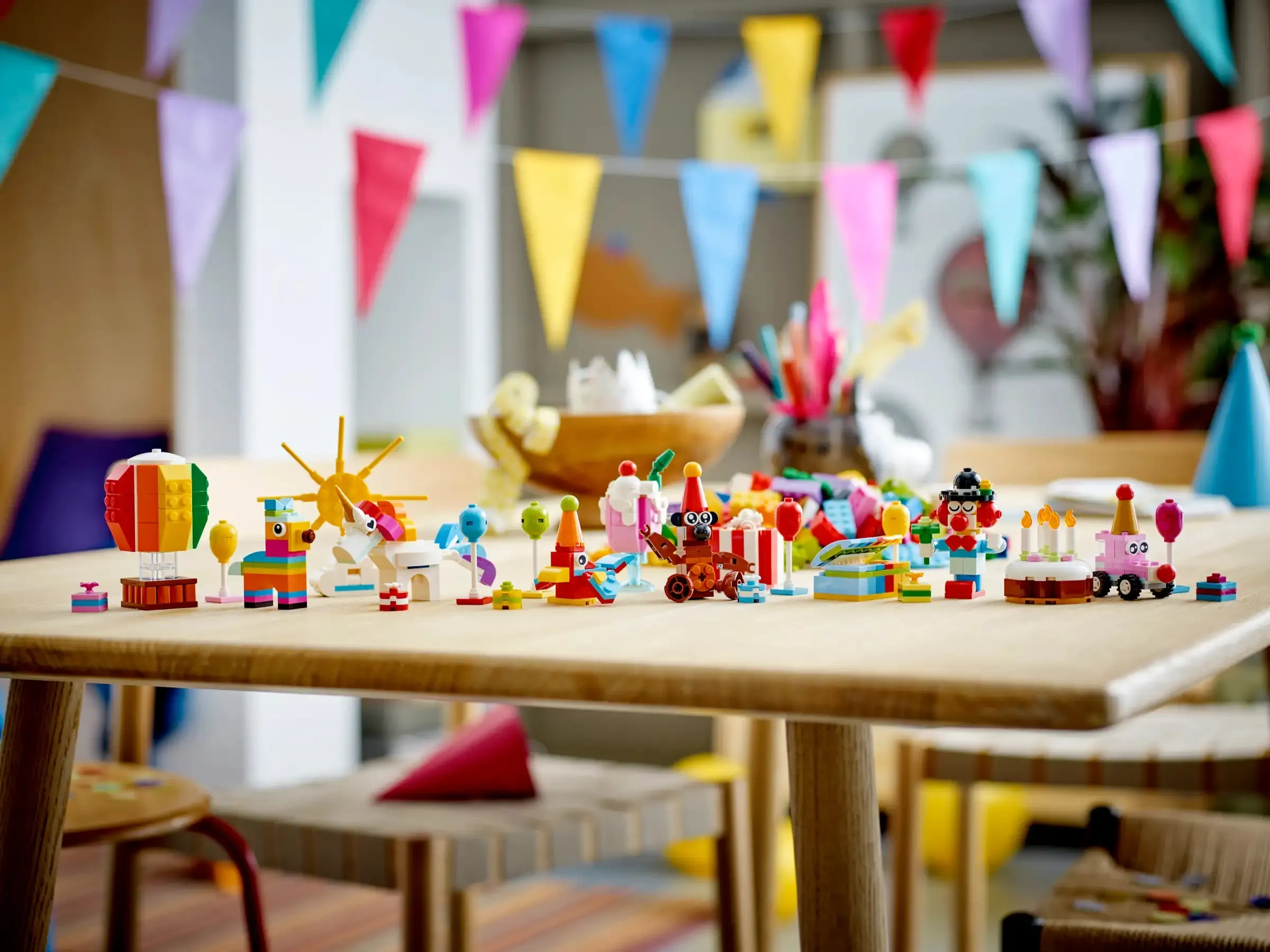 LEGO 11029 CLASSIC Creative Party Box