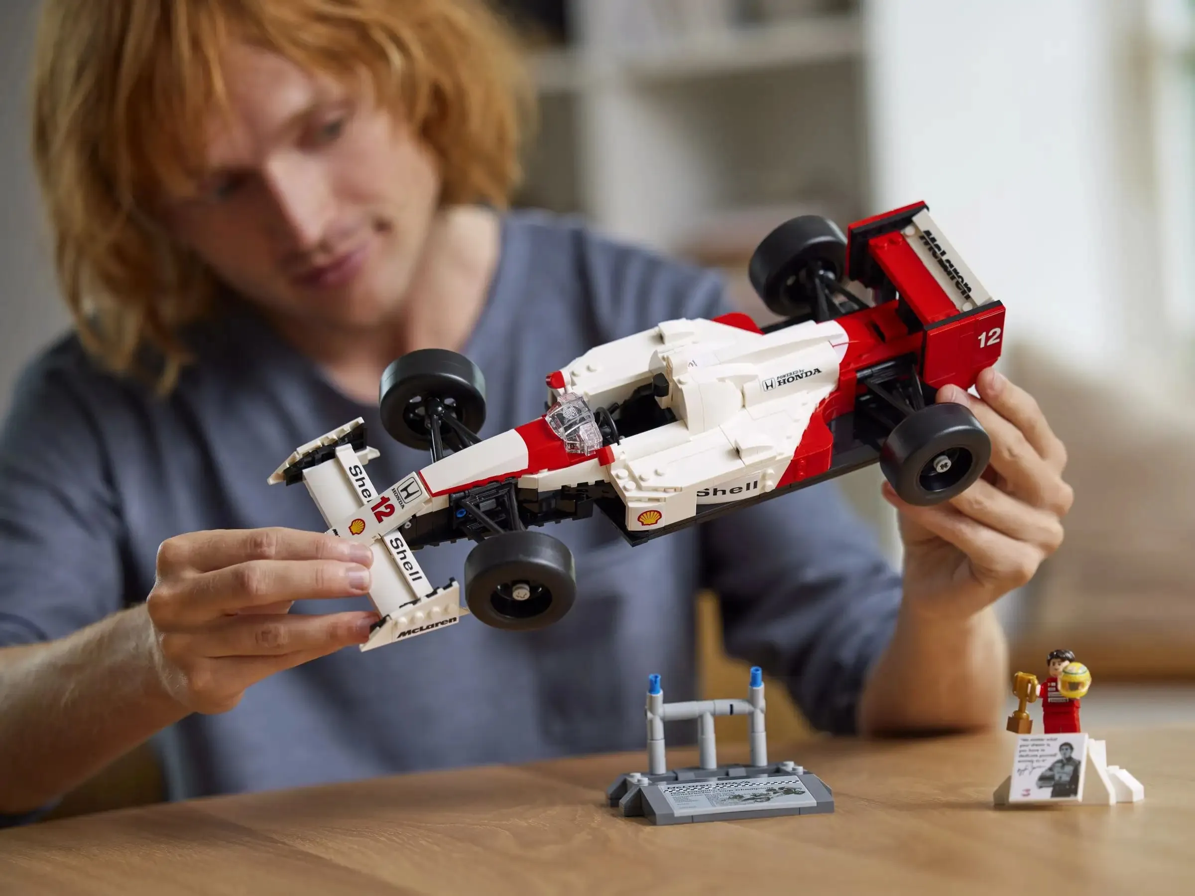 LEGO ICONS 10330 McLaren MP4/4 & Ayrton Senna