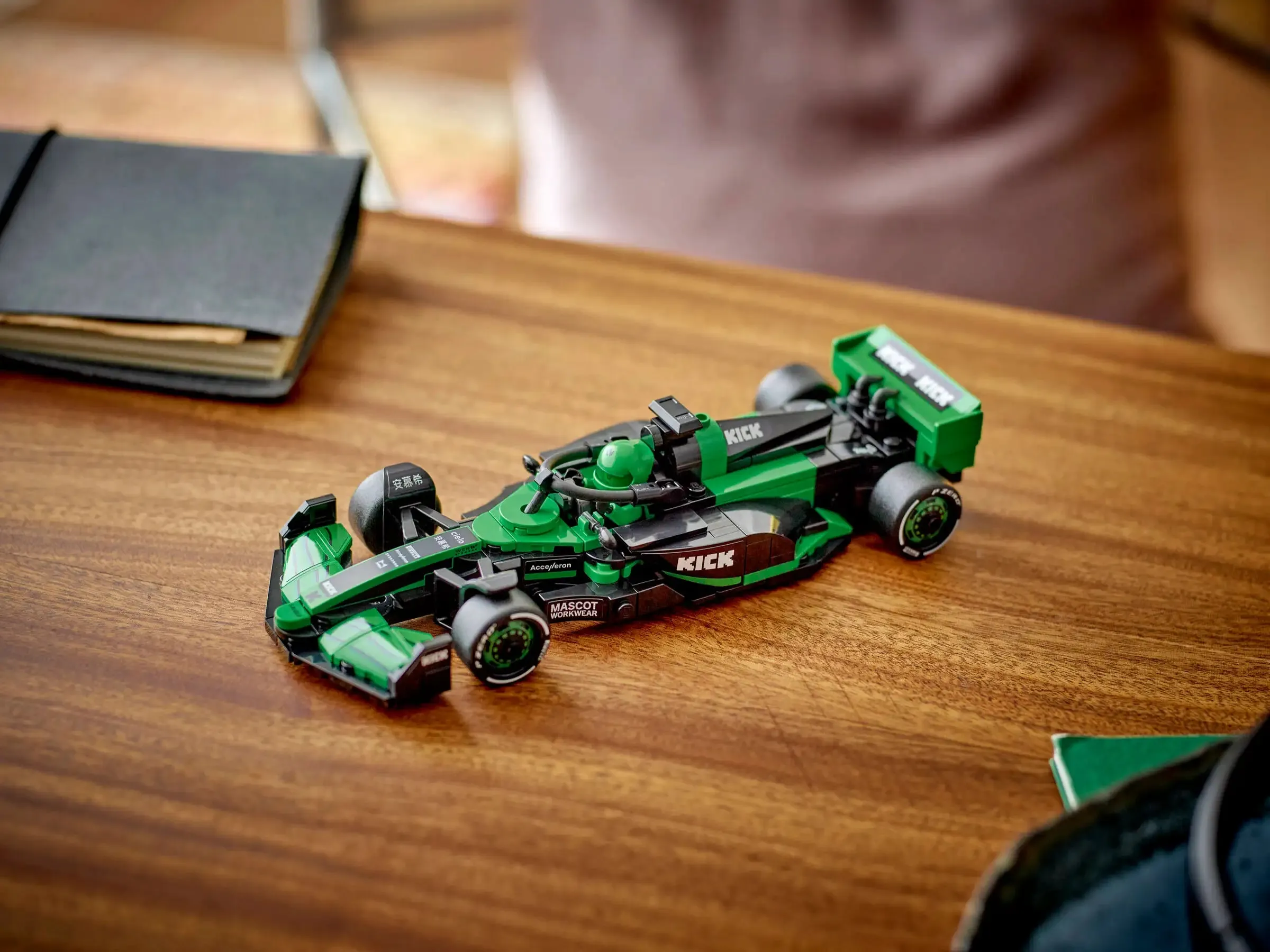 LEGO SPEED CHAMPIONS 77247 KICK Sauber F1 Team C44 Race Car