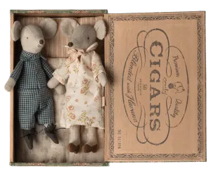 Maileg: Grandma & Grandpa Mice In Cigarbox
