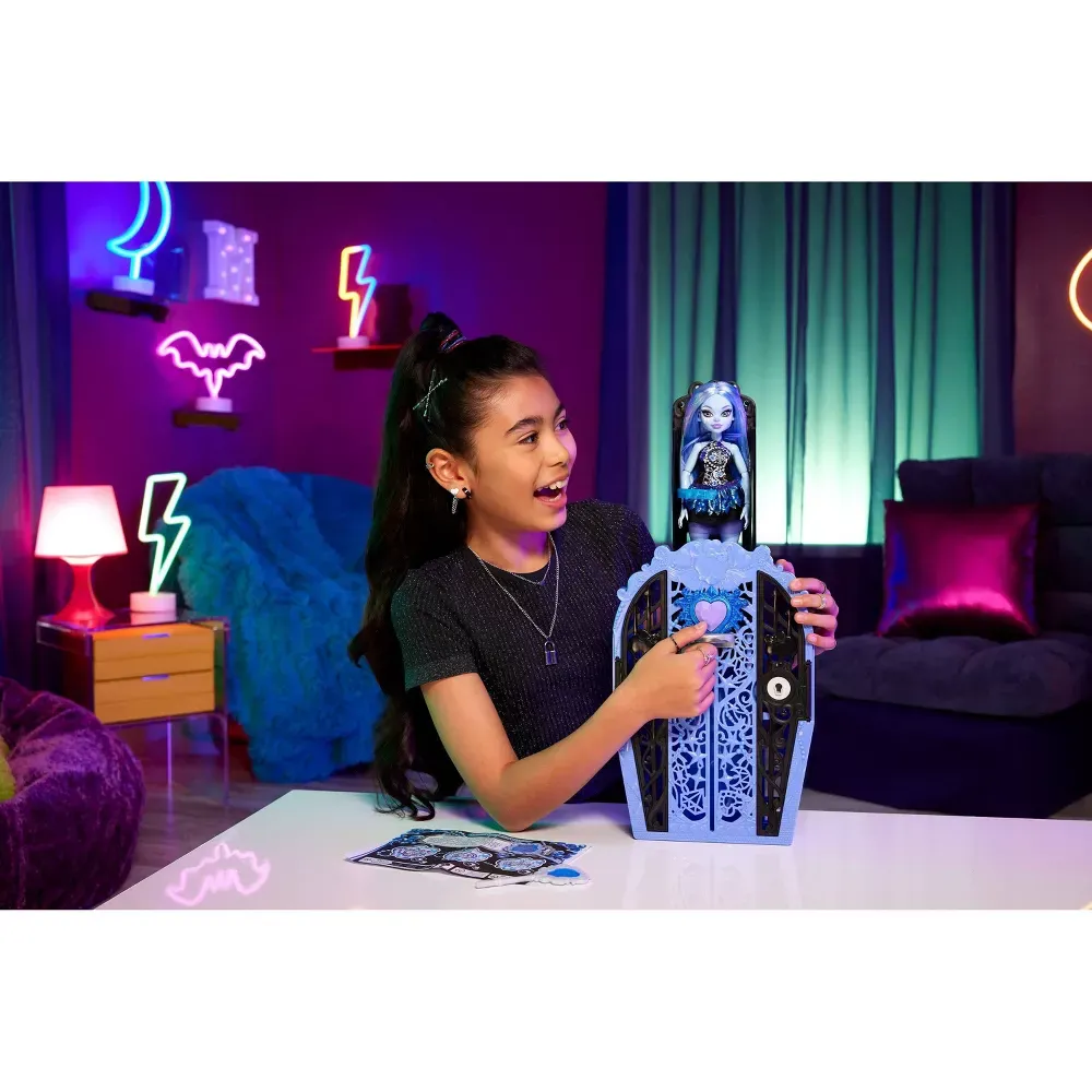 Monster High Skulltimates Neon Abbey