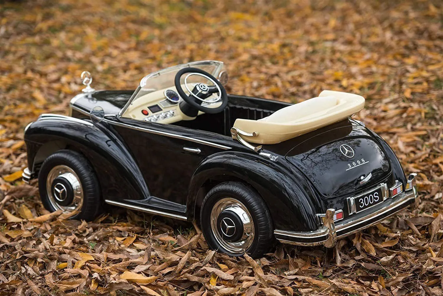 Ricco CLASSIC Mercedes Benz 300S (W188) 12V Battery Electric Ride-On Car Black X-Display