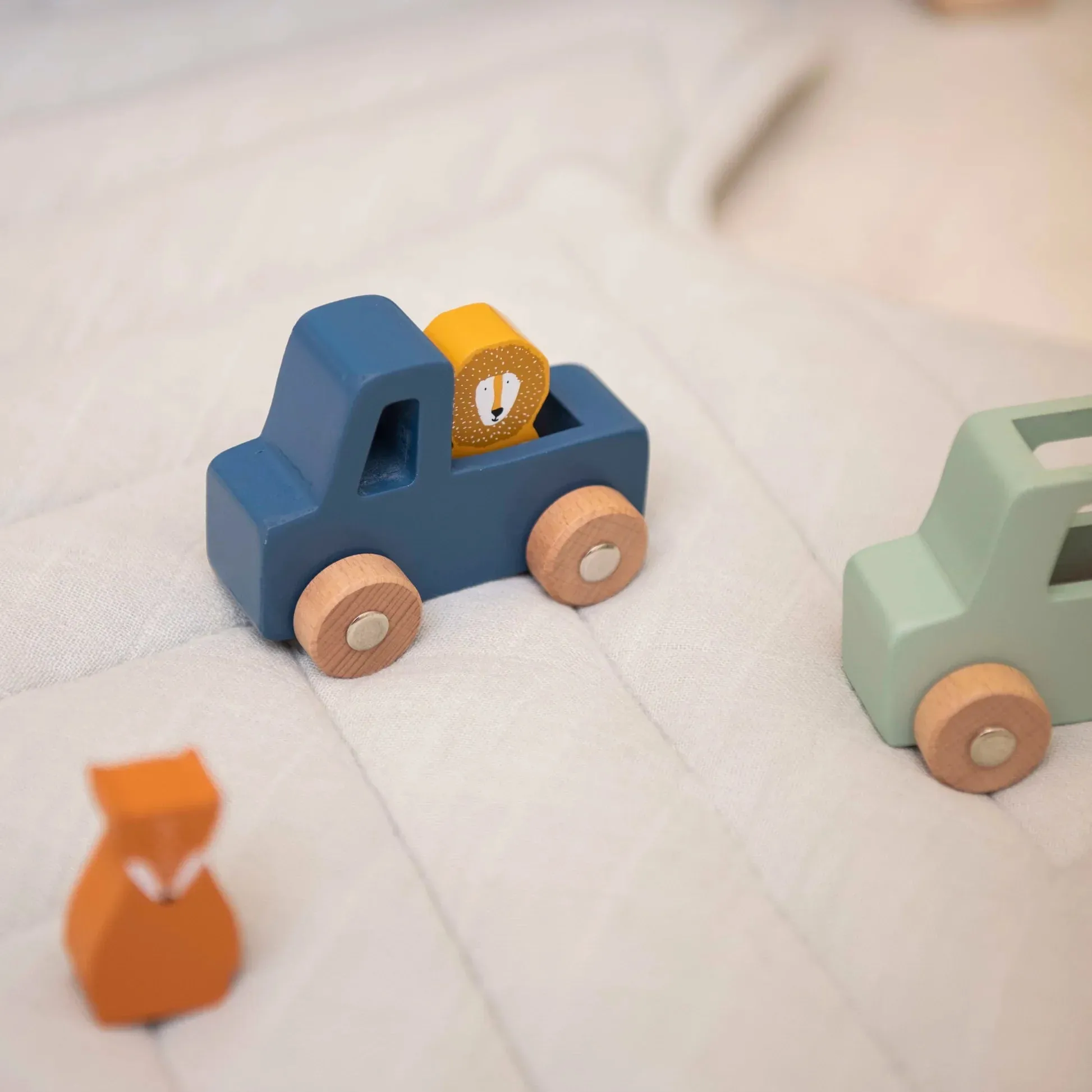 Trixie: Wooden animal car set