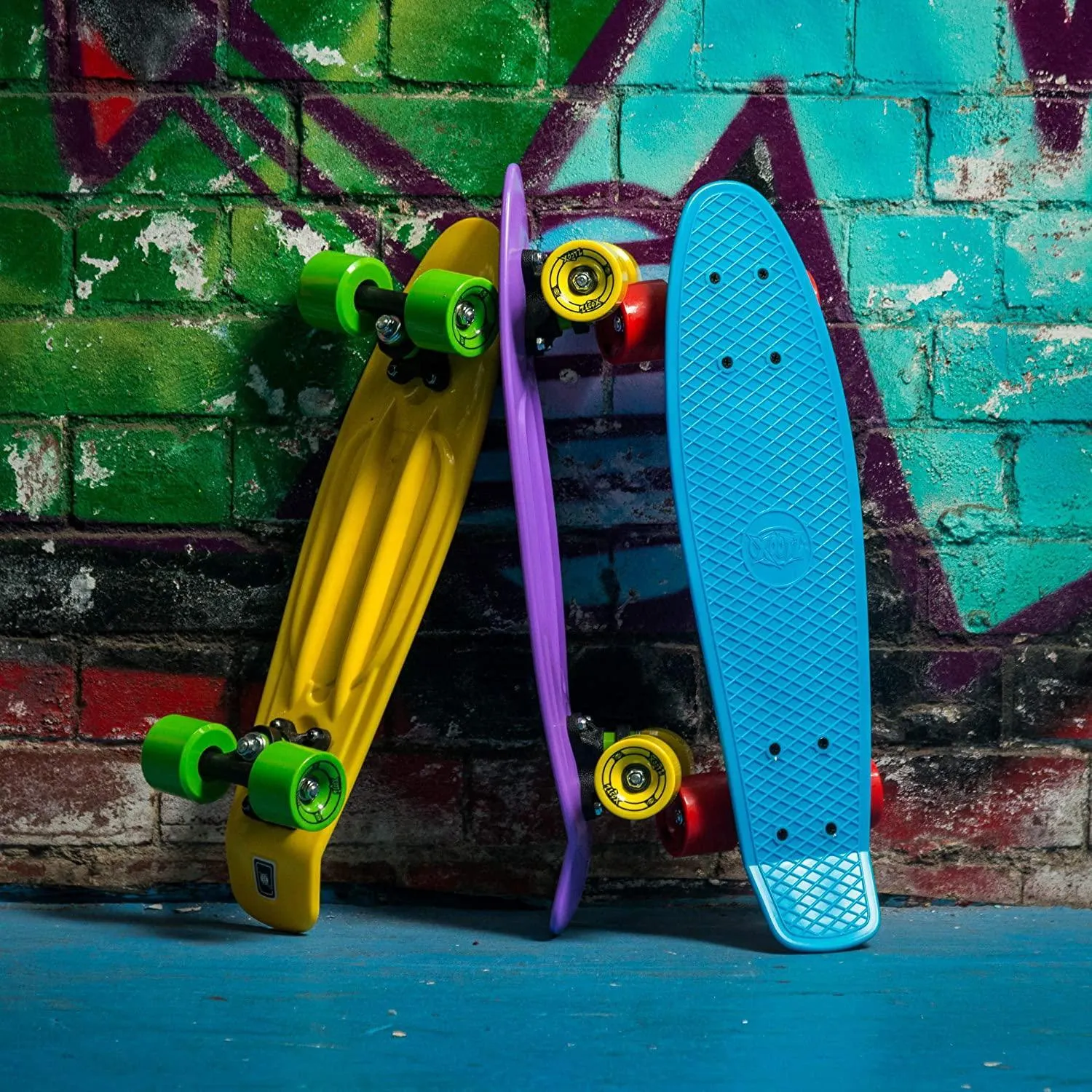XOOTZ 22-Inch Kid's Mini Cruiser Skateboard - Pastel Blue